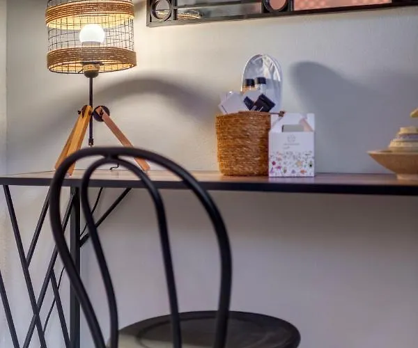 Luna & Terra Syros *